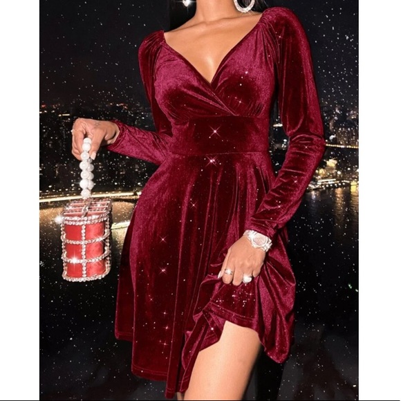 Green velvet surplice neckline long sleeve A line mini dress - Picture 3 of 15